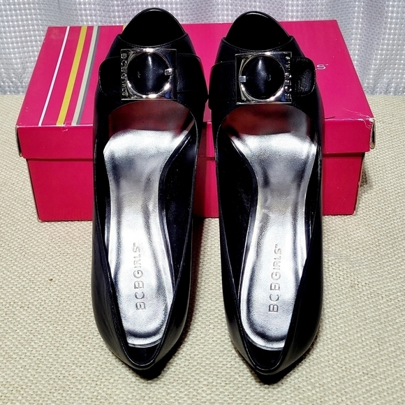 NWOT BCBGirls Black Peep toe with Silver Buckle 4" High Heels (9M) - Picture 3 of 11